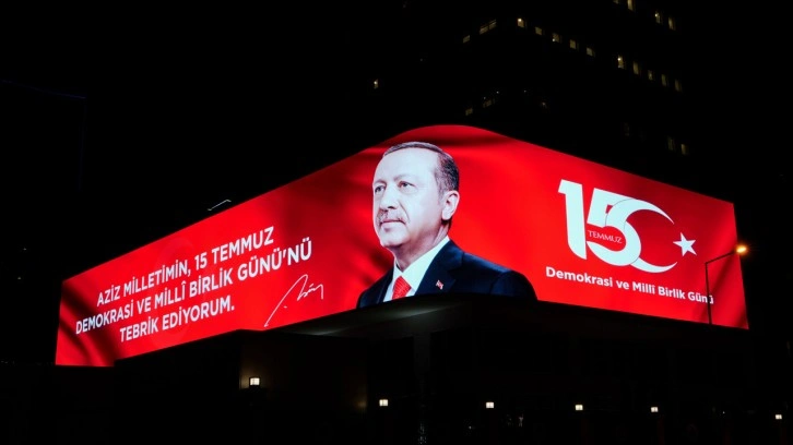 Cumhurbaşkanı Erdoğan'ın, 15 Temmuz mesajı dijital gösterim ekranında yayınlandı