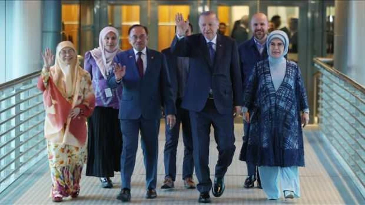 Cumhurbaşkanı Erdoğan, Malezya'da Petronas İkiz Kulelerini ziyaret etti