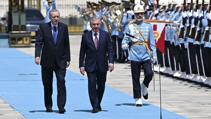 Cumhurbaşkanı Erdoğan, Özbekistan Cumhurbaşkanı Mirziyoyev'i resmi törenle karşıladı