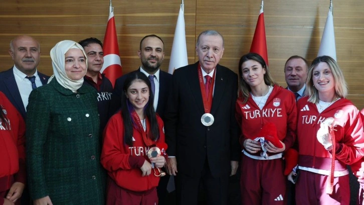 Cumhurbaşkanı Erdoğan, Türkiye Milli Paralimpik Takımı sporcularını kabul etti