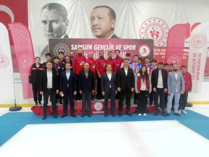 Curlingte heyecan sürüyor