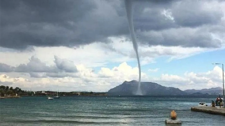 Datça açıklarında 10 dakika süren hortum meydana geldi