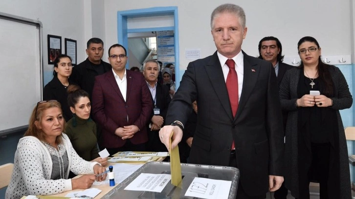 Davut Gül kimdir, aslen nereli İstanbul Valisi oldu! Davut Gül kiminle evli, eşi Gülden Gül kimdir?