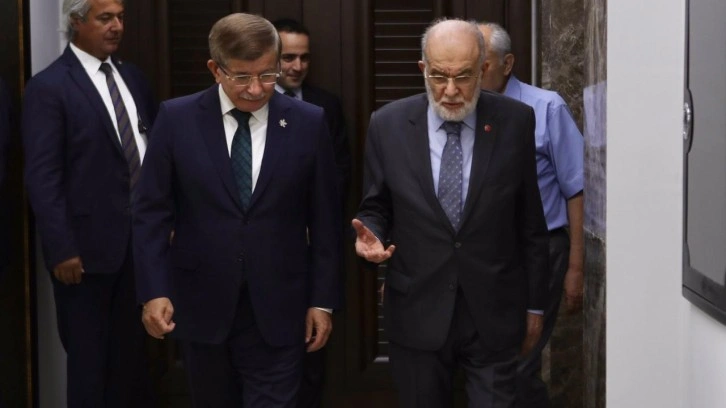 Davutoğlu'ndan Karamollaoğlu'na ziyaret