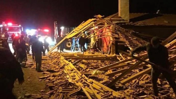 Denizli'de ağıl çatısı çöktü: 30'a yakın küçükbaş hayvan telef oldu!