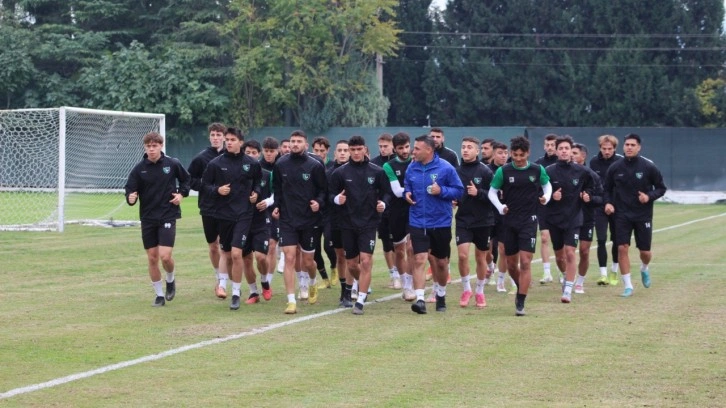 Denizlispor yeni direktörü Özcan Bizati ile antrenmanını yaptı