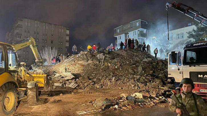 Deprem bölgesinde akaryakıt fırsatçılığı yaptılar