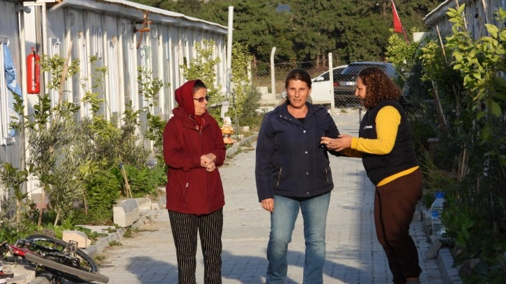 Deprem bölgesine kadın eli değdi, konteyner kent yemyeşil oldu