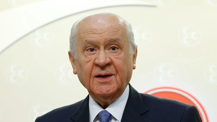 Devlet Bahçeli'den, A Milli Kadın Voleybol Takımı'na tebrik mesajı