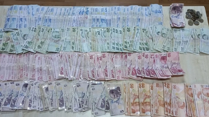 Dilencinin elindeki poşetten 13 bin 630 lira çıktı!