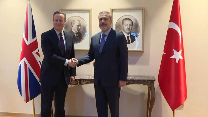 Dışişleri Bakanı Hakan Fidan, İngiliz mevkidaşı David Cameron ile görüştü