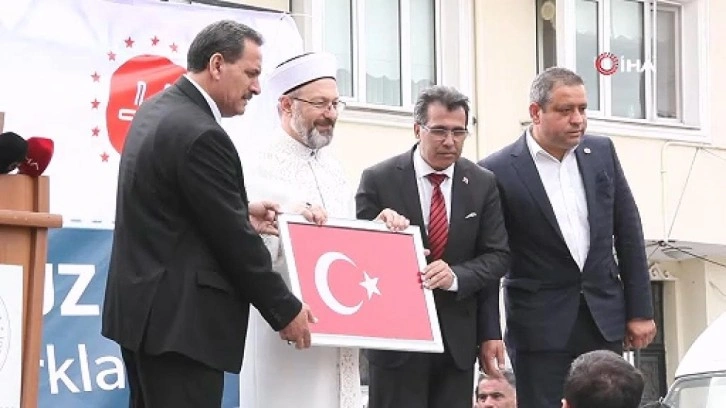 Diyanet İşleri Başkanı Erbaş Roman vatandaşları umreye uğurladı