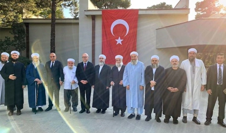 Diyanet'te önemli koltuklara mezunları atanmıştı... Taliban'dan sonra büyükelçiyle görüştü