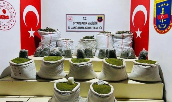 Diyarbakır'da 167 kilo esrar ve 83 kilo skunk ele geçirildi