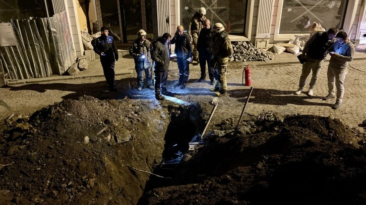 Doğalgaz borusunu patlatan işçiler kaçtı! Gaz kokusu tüm mahalleyi sardı