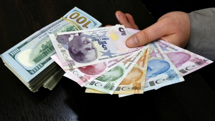 Dolar güne tarihi rekor kırarak başladı! Dolar 9 günde 4 lira değer kazandı işte son durum