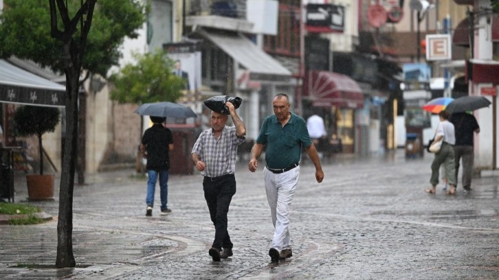 Dün 41 dereceyi görmüştü: Sağanak serinletti!