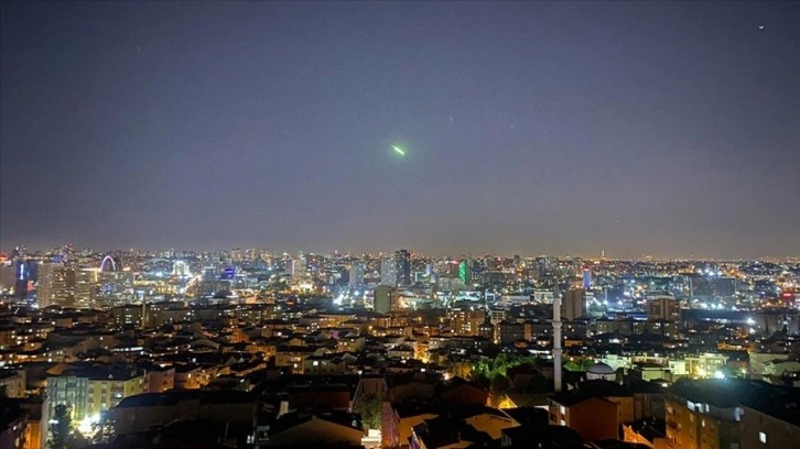 Dün gece İstanbul'u aydınlatmıştı! Uzmanlar açıkladı: Meteor olmayabilir!