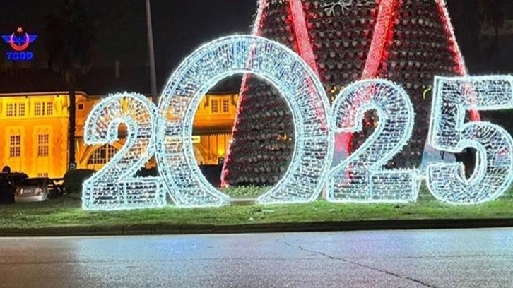 Dünya 2024'e Adana 2025'e giriyor! Gören şaşkın, geçen yılda aynısı olmuştu