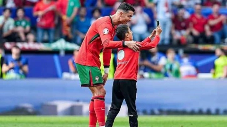 Dünya, Ronaldo ile selfie çeken Türk çocuğu konuşuyor!