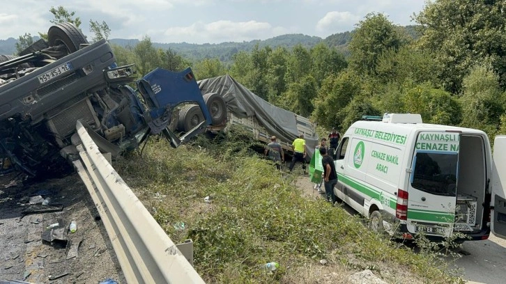 Düzce'de tırla otomobilin çarpıştığı kazada 2 kişi yaşamını yitirdi, 2 kişi yaralandı