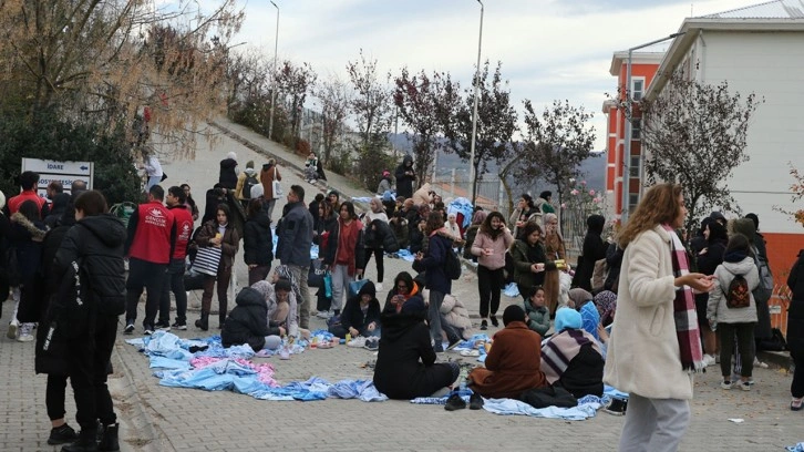 Düzce'de deprem oldu elektrikler kesildi! Bakan Dönmez'den açıklama son durum ne?