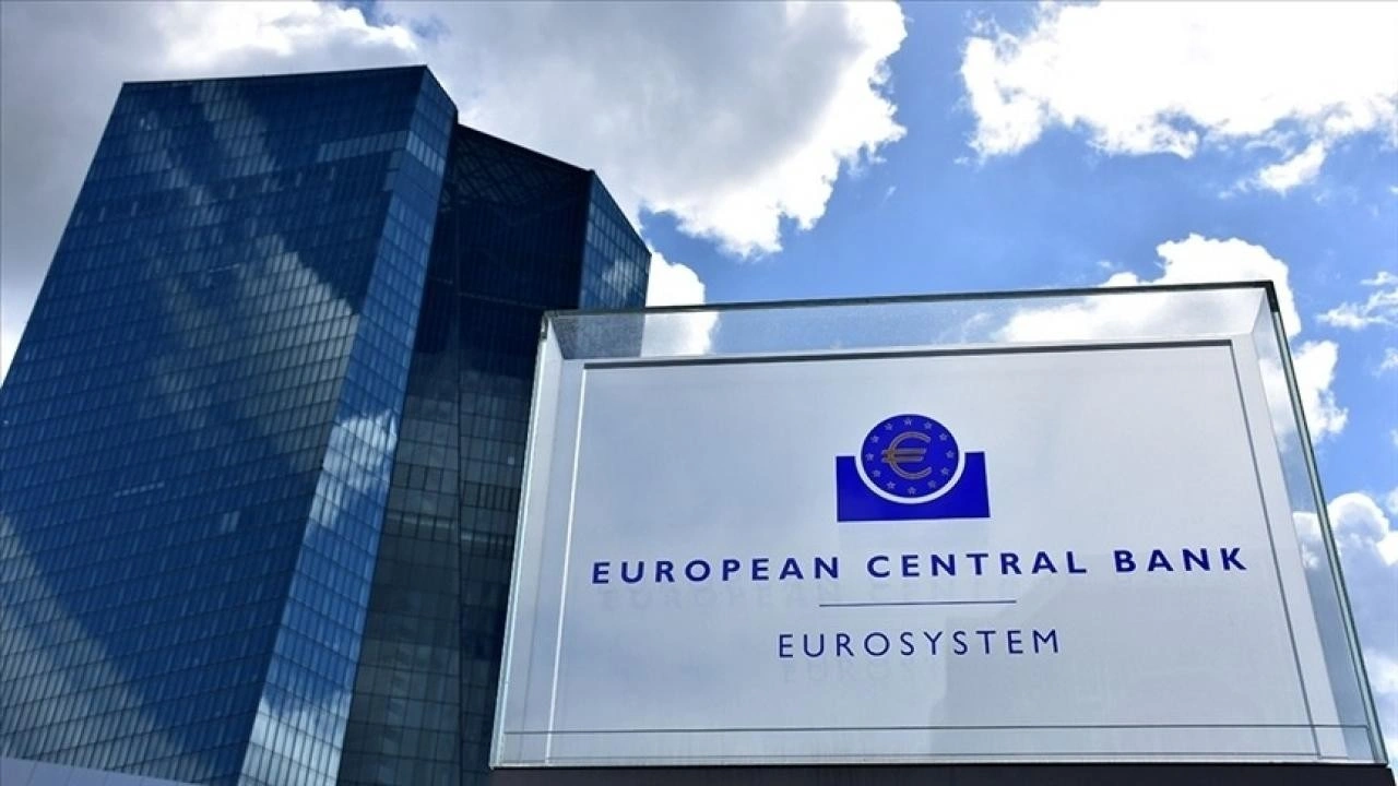 ECB'den para politikasının "çok uzun süre" kısıtlayıcı kalmaması gerektiği uyarısı