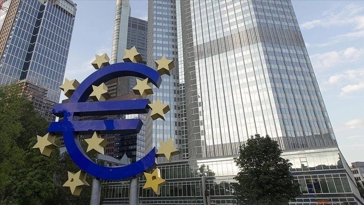 ECB: Tüketicilerin orta vadeli enflasyon beklentileri arttı