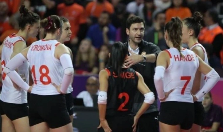 Eczacıbaşı, yarı finalde Vakıfbank ile eşleşti