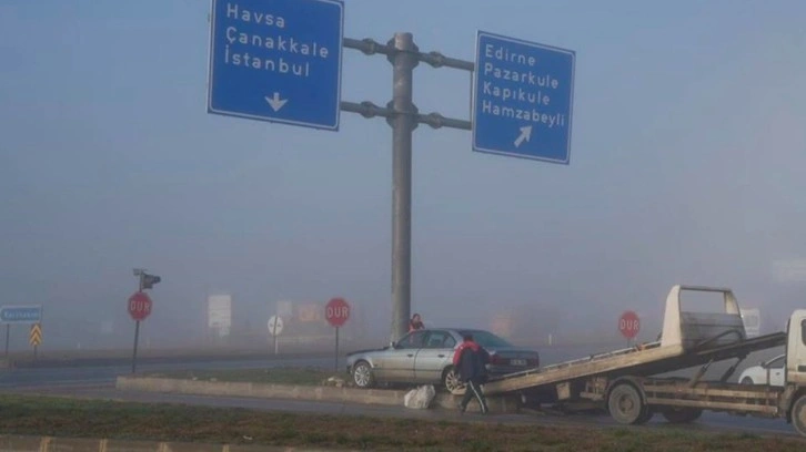 Edirne'de sabah saatlerinde etkili olan yoğun sis kazalara neden oldu!