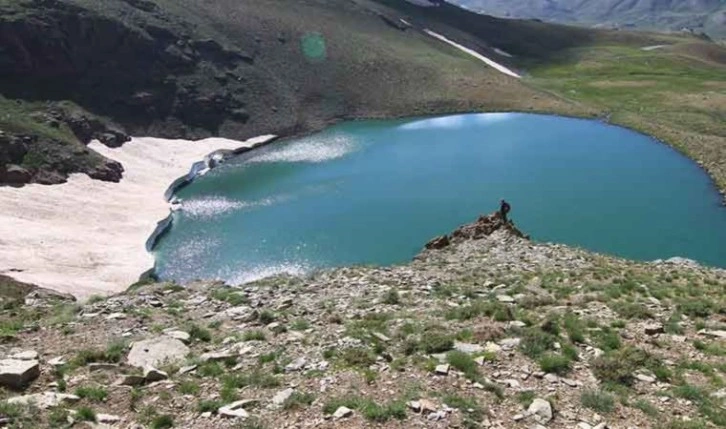 Eğirdir Gölü'ndeki adacıkta tarihi eser kalıntıları bulundu