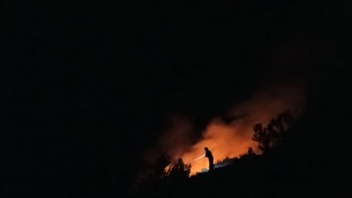 Elazığ’da korkutan çatı yangını, itfaiye müdahale etti