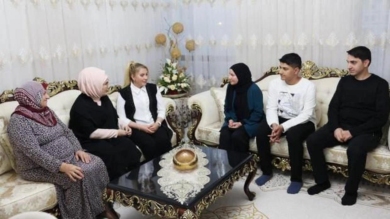 Emine Erdoğan, Vehibe Sayın'ın iftar sofrasına konuk oldu