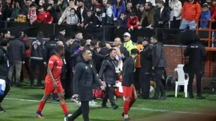 Emre Belözoğlu, maç sonunda taraftarla birbirine girdi!