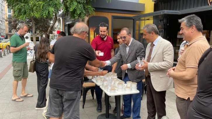 Engelli Gençler Platformu, Kadıköy'de aşure dağıttı