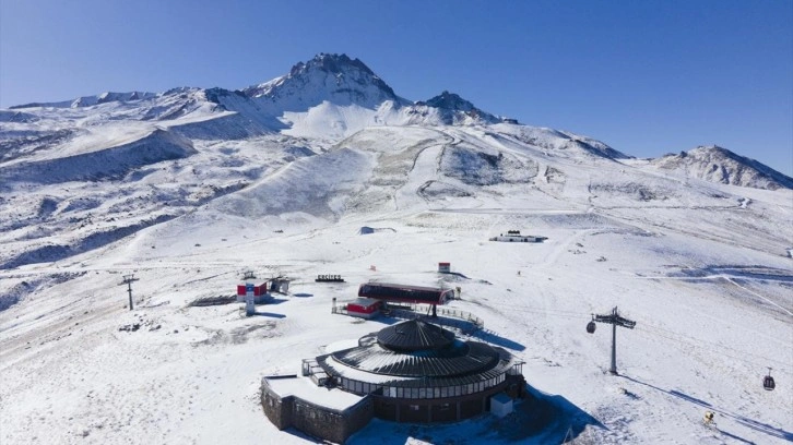 Erciyes Kayak Merkezi yeni sezon için gün sayıyor