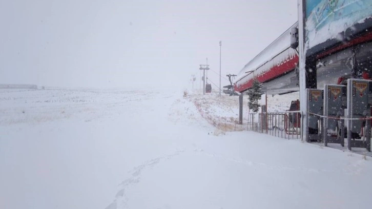 Erciyes'te kar sevinci, şehir beyaza büründü