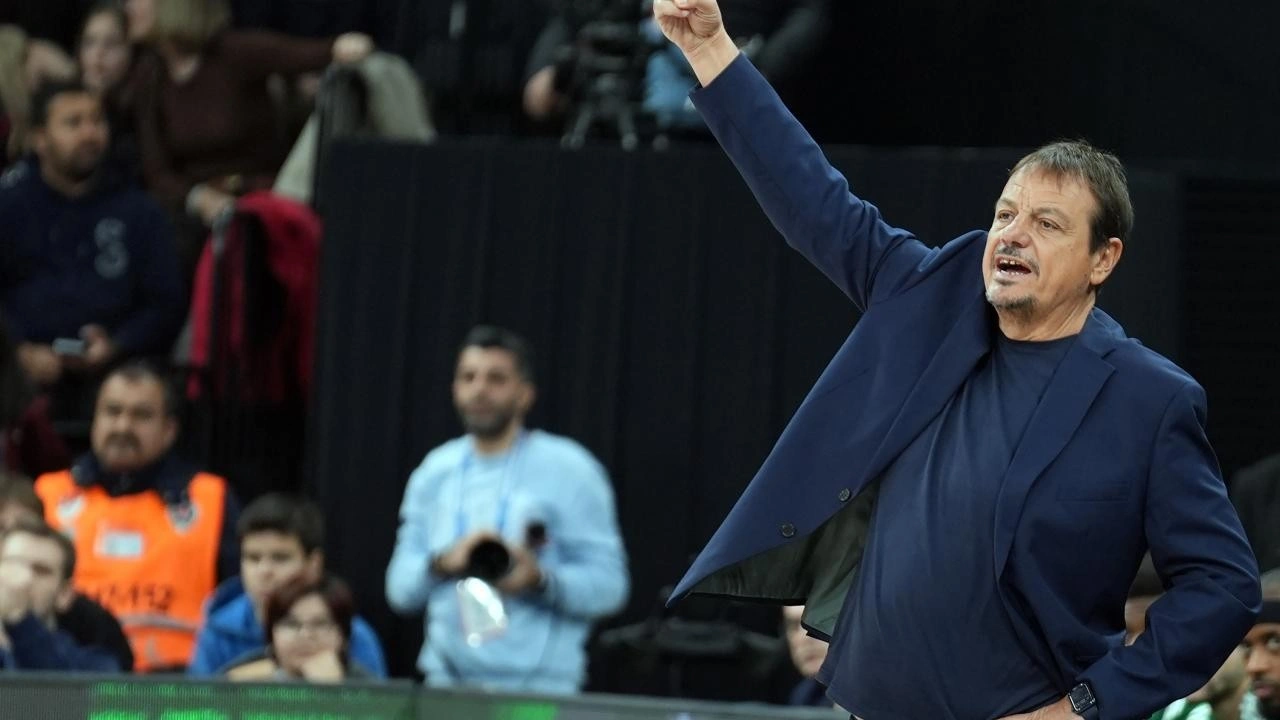 Ergin Ataman'dan başkanın otobüs paylaşımına cevap!