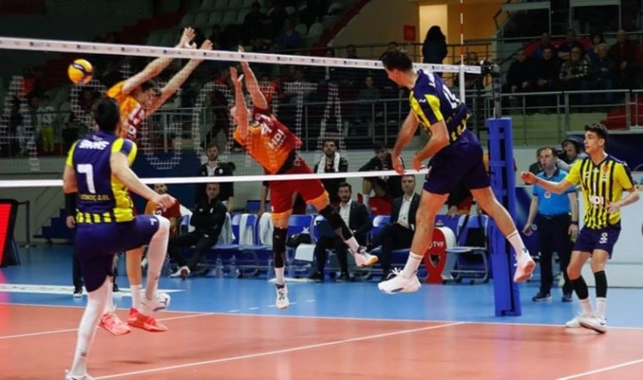 Erkekler voleybolda derbinin galibi Fenerbahçe! Fenerbahçe HDI Sigorta  3-1 Galatasaray HDI Sigorta