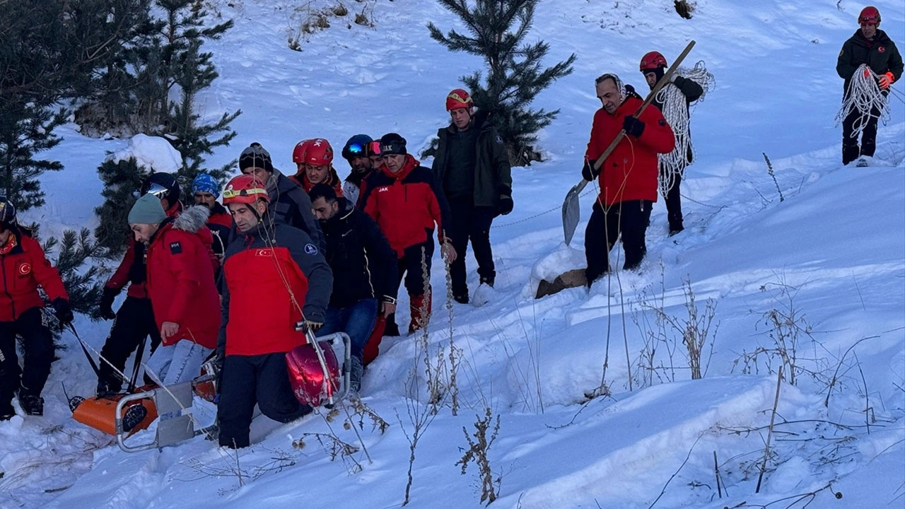 Erzurum'da sporcuların üzerine çığ düştü: 1 ölü