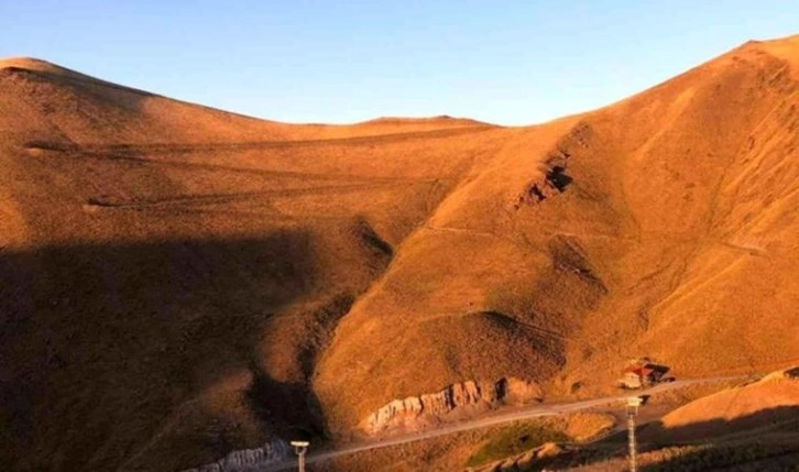 Erzurum'da cinayet: Bir kişi araçta silahla vurularak öldürüldü