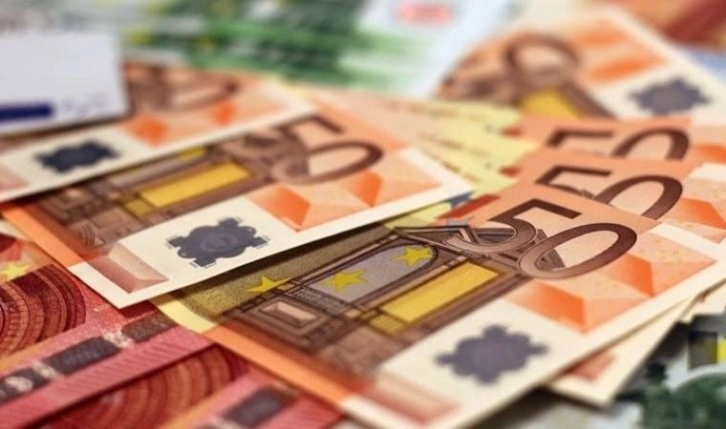 Euro banknotlar 21 yaşına girdi