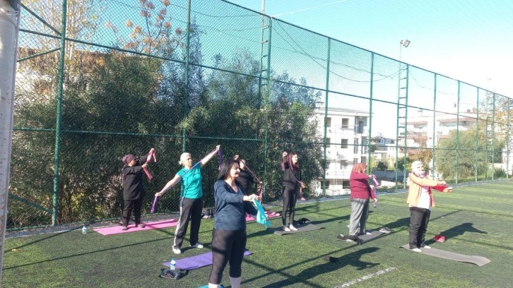 Ev hanımları güne sabah sporuyla başlıyor