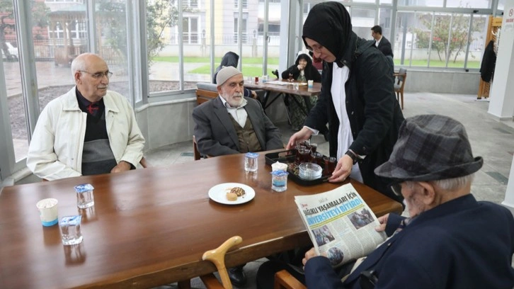 Evinden çıkamayan yaşlılar için "büyükler kreşi"