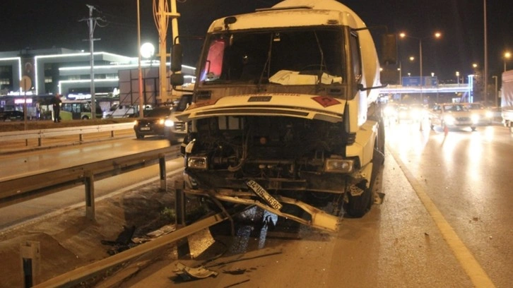 Faciadan dönüldü! LPG yüklü tanker bariyerleri aşıp kaza yaptı