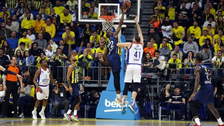 Fenerbahçe Beko kazandı Anadolu Efes elendi Ergin Ataman maç bitmeden sahayı terketti