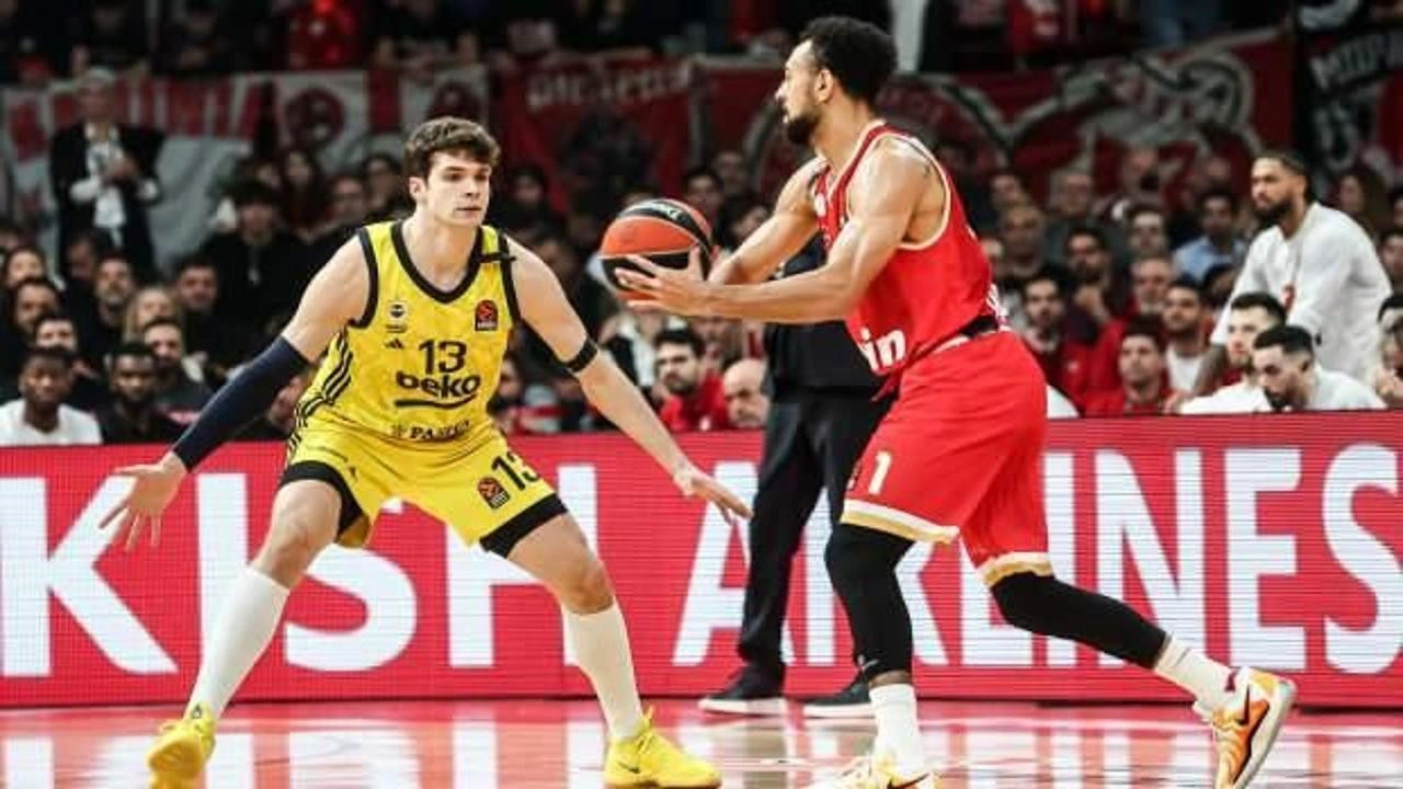 Fenerbahçe Beko, Yunanistan'da 10 sayıyla kazandı