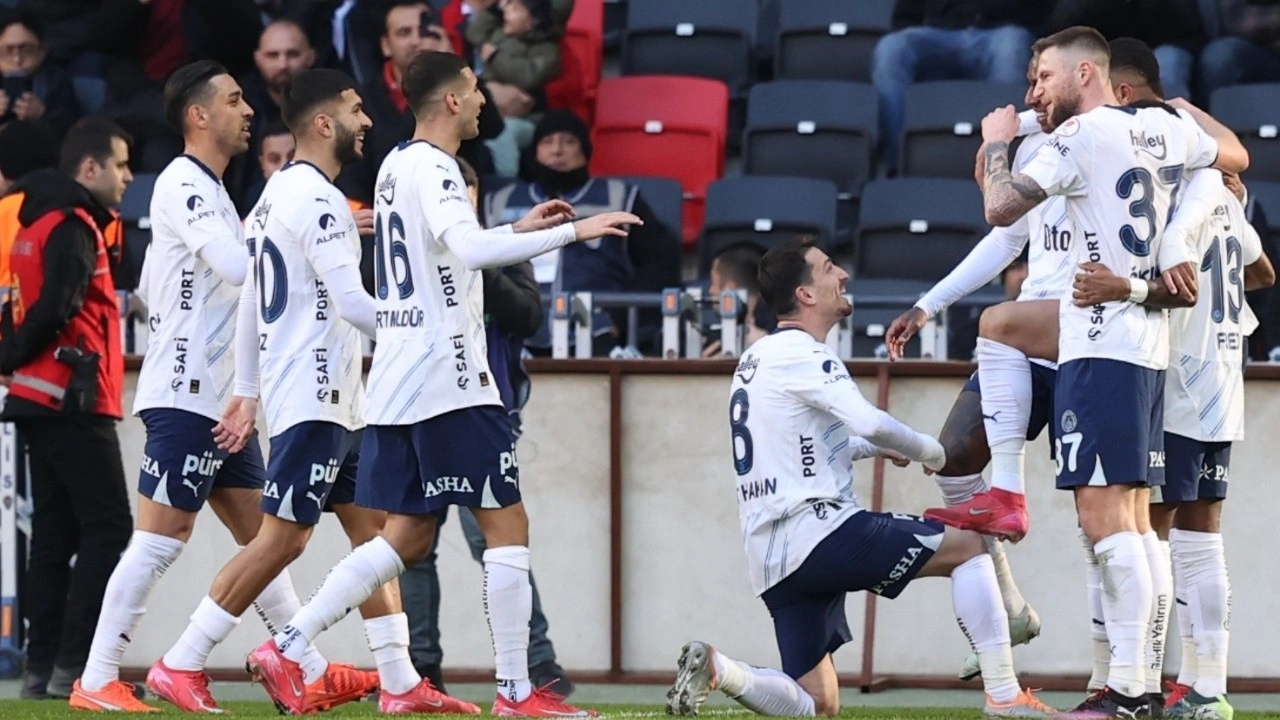 Fenerbahçe çeyrek finalde! Gaziantep FK'yi farklı geçti