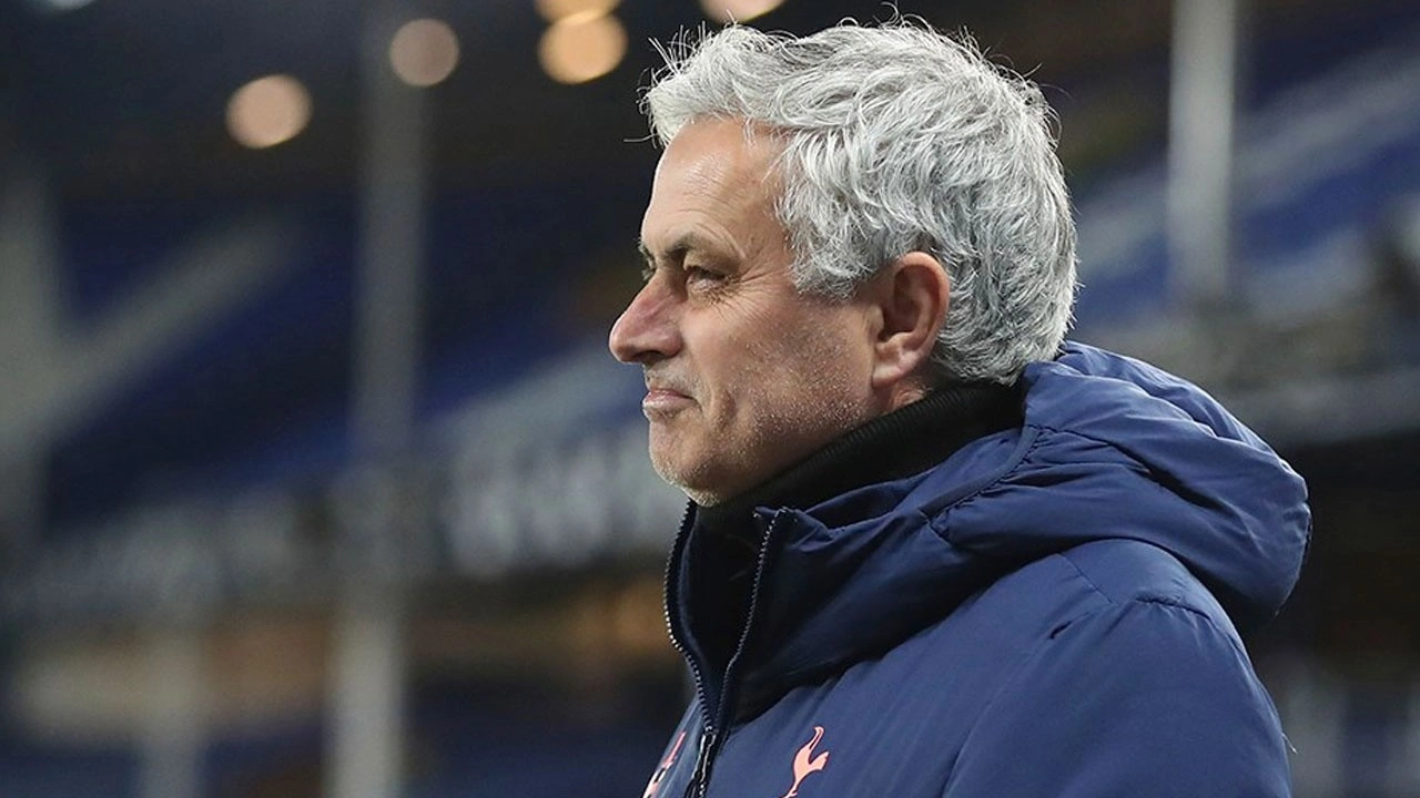 Fenerbahçe'den, ülkesine giden Mourinho ile ilgili açıklama