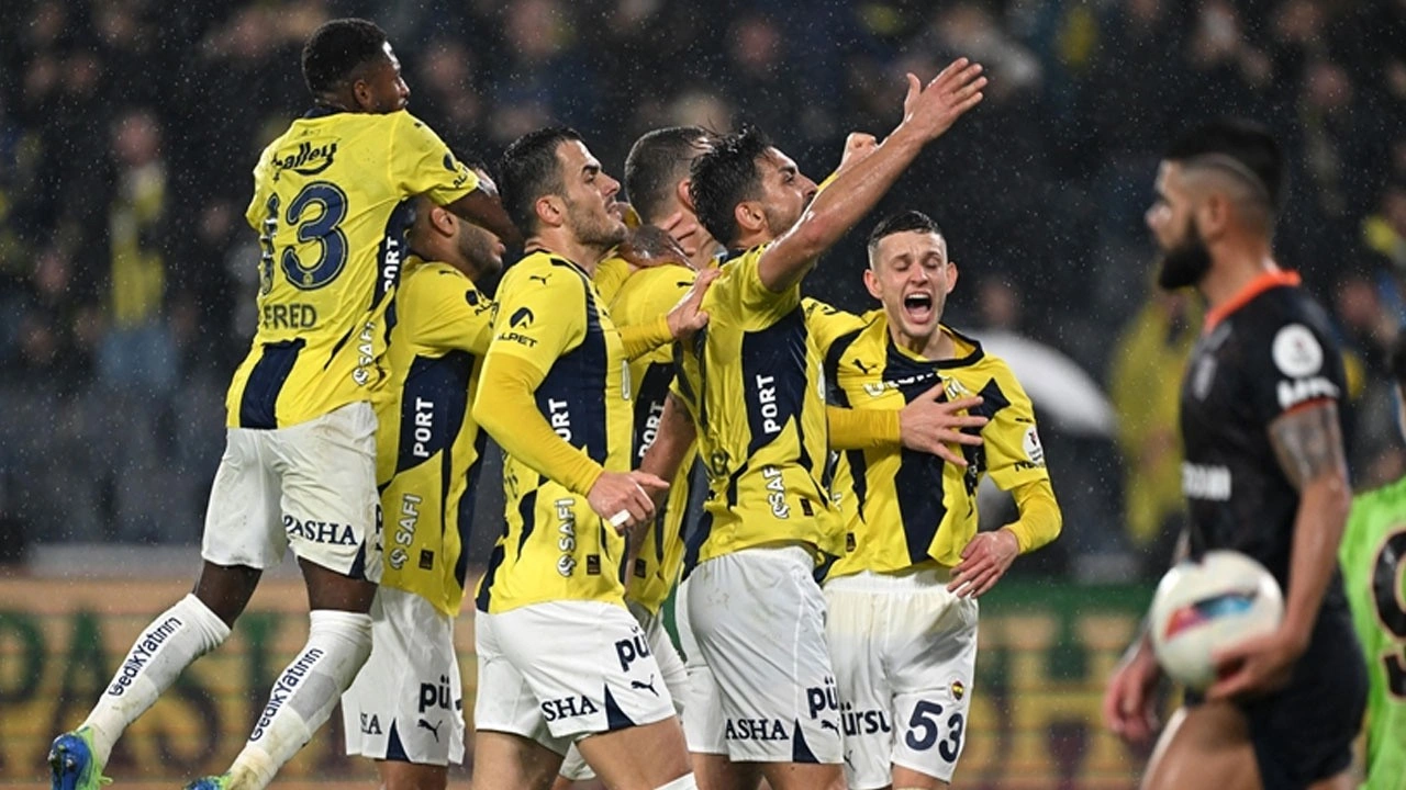 Fenerbahçe maçında kırmızı kart gören Başakşehirli Ba'dan "özür" mesajı